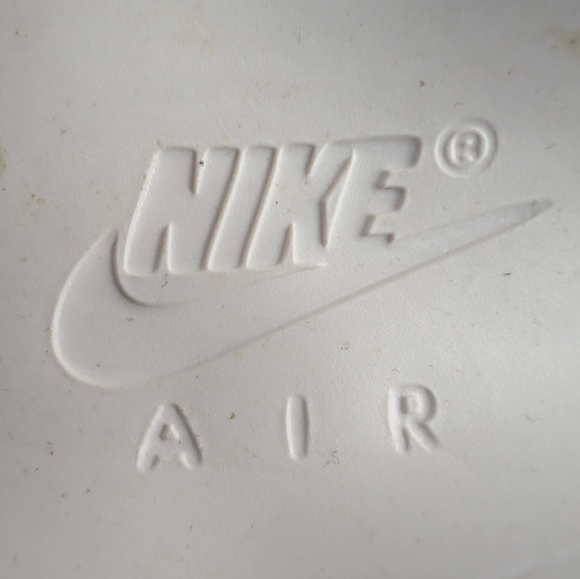 Nike White and Black Athletic Shoes with Chunky Sole Size 9 - Picture 7 of 7